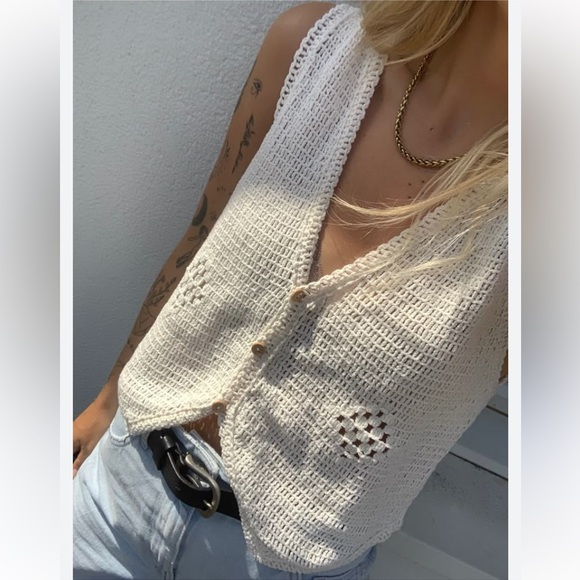 Pull&Bear Crochet Waistcoat - Picture 1 of 6